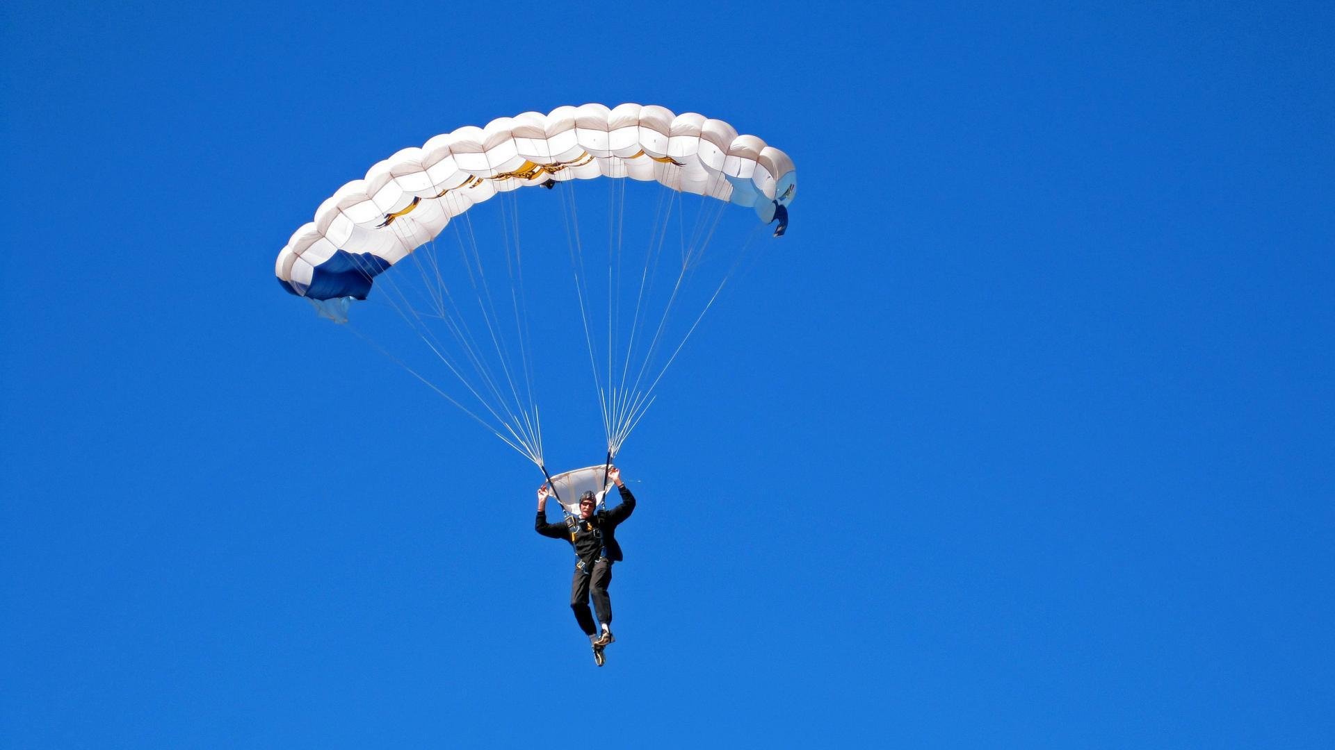爱游戏-夏季篮球训练营火爆招生家长踊跃支持体育教育结合，篮球训练营寒假招生